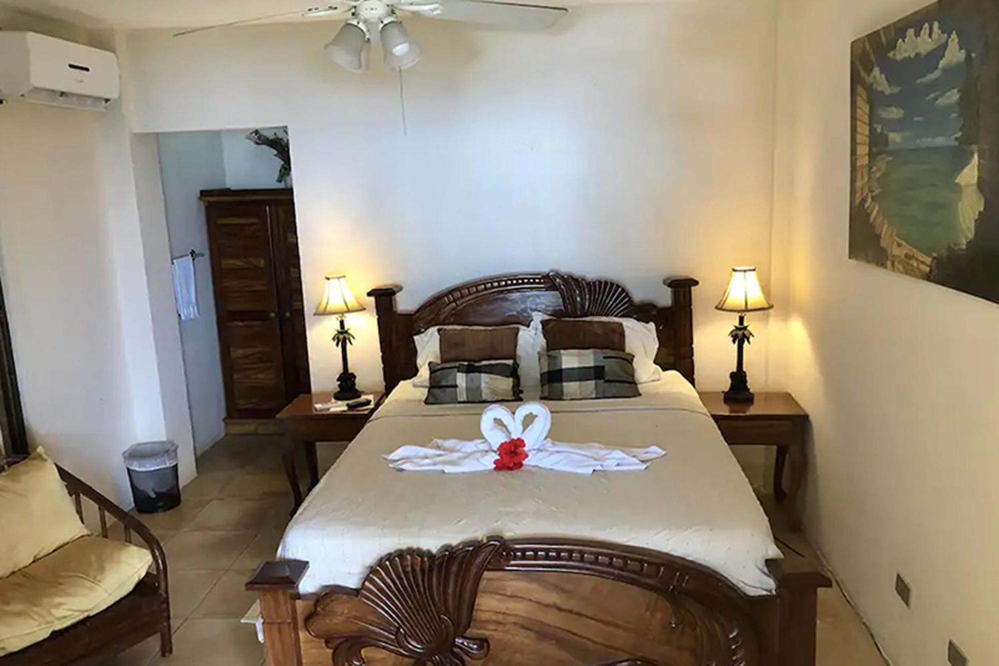 Mango Moon Villa 曼努埃尔安东尼奥 外观 照片